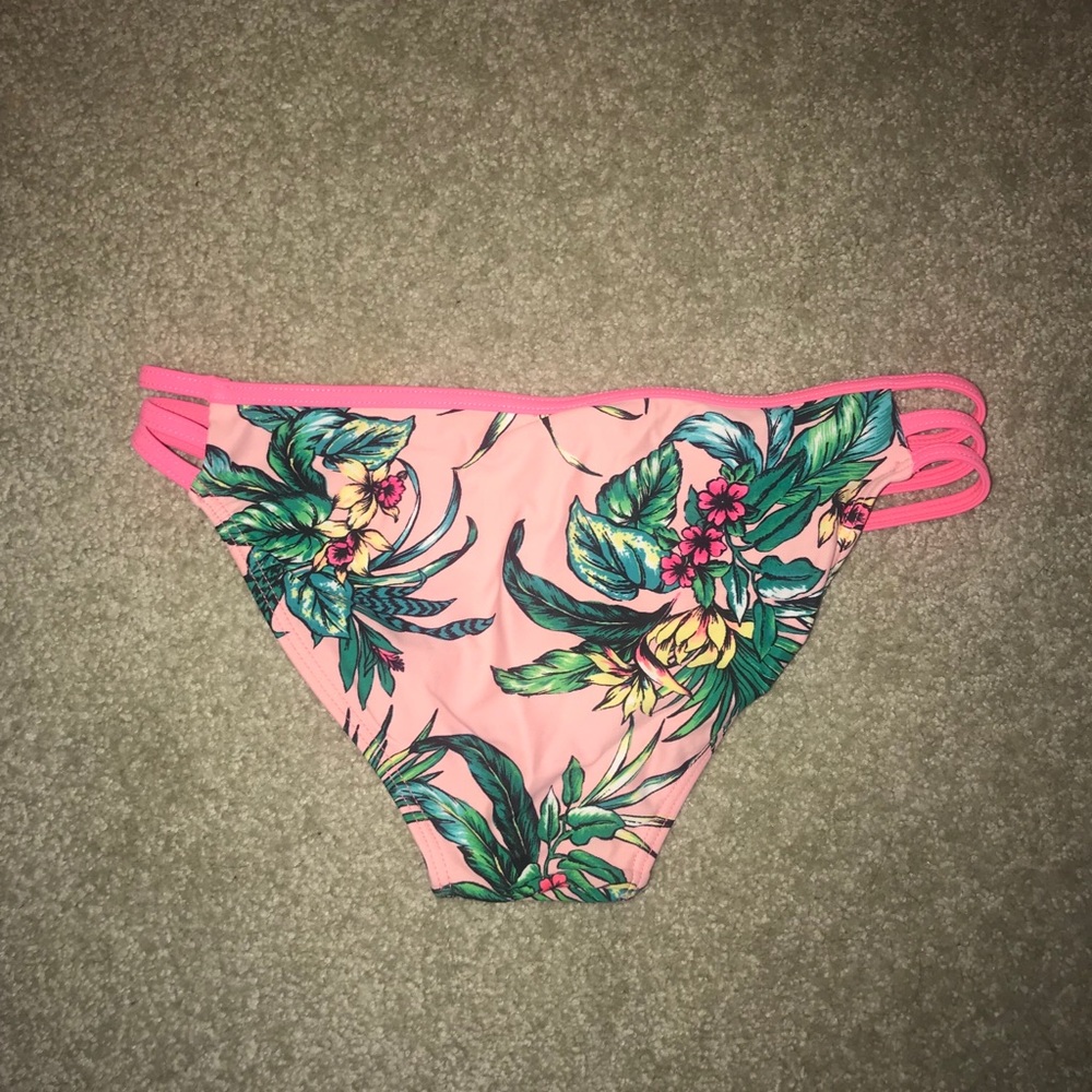 Complete bathing suit! - Picture 3 of 3